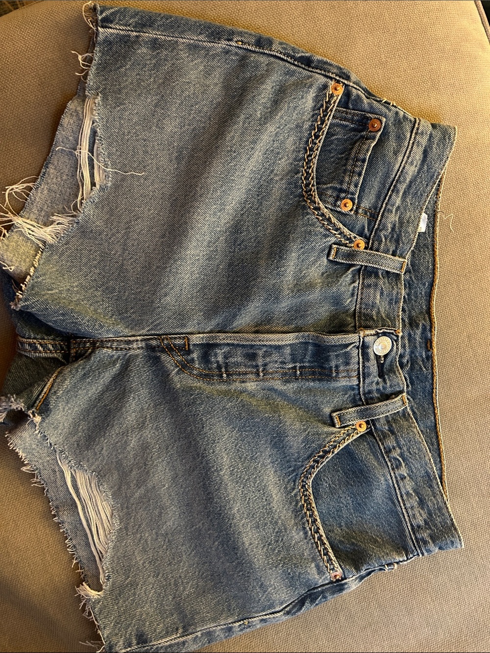 Levi’s 501 Classic Denim Cutoff Shorts - size 28